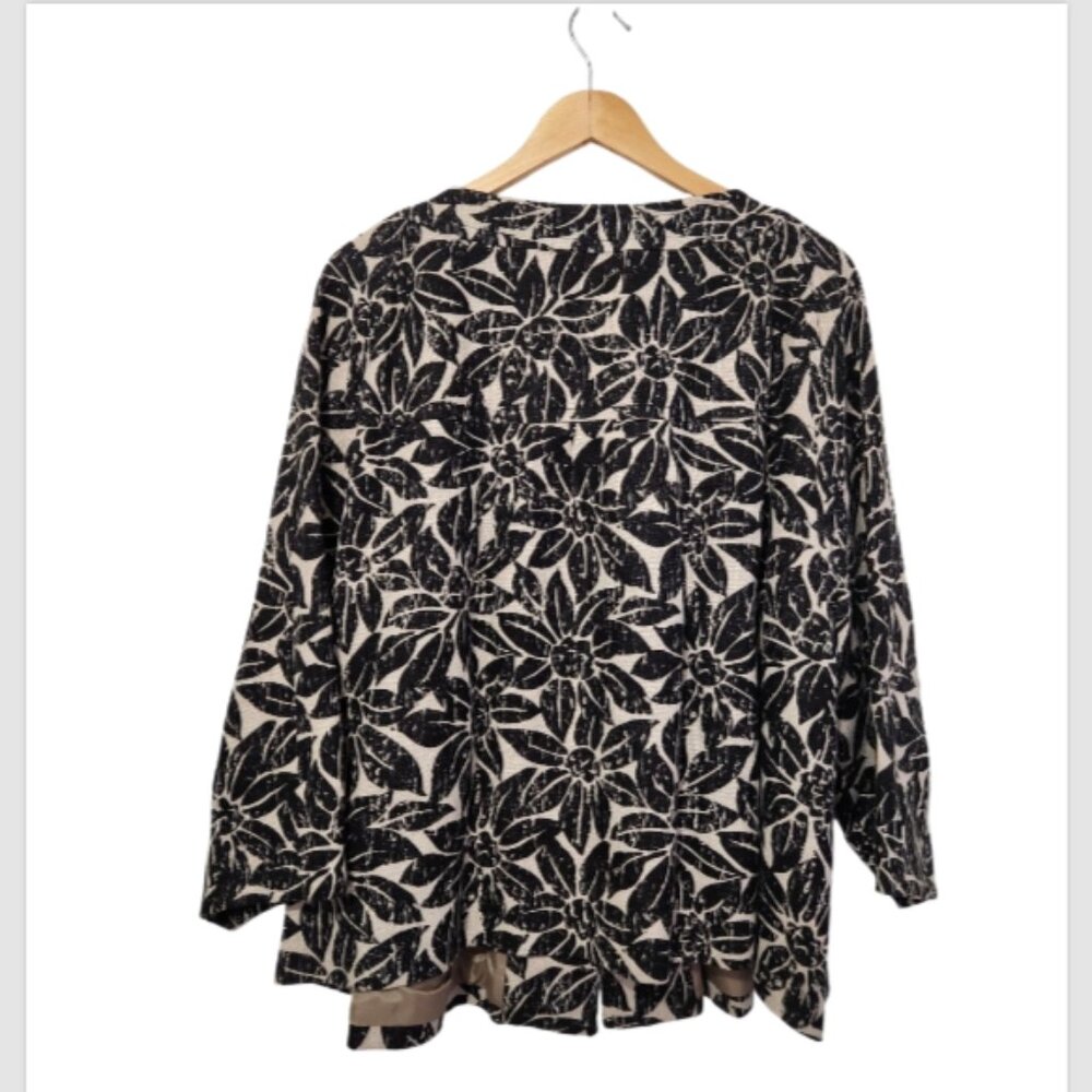 Michael Kors Linen  Floral 2 button, 3/4 Sleeve Jacket - Picture 6 of 10